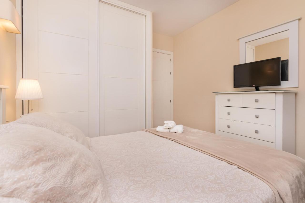 Bhost - The King Apartment Фуeнхирола Екстериор снимка
